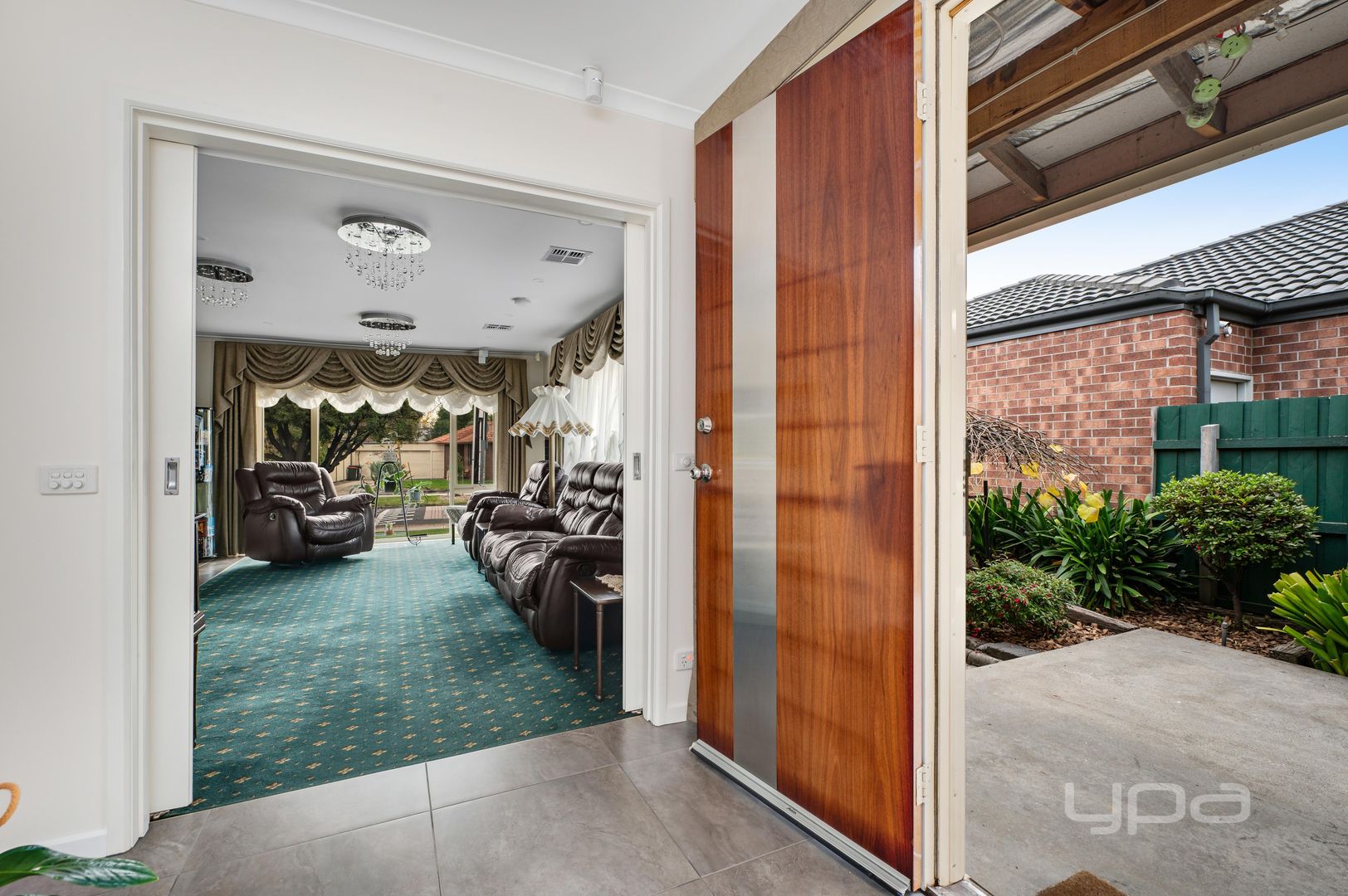 36 Wolverton Drive, Gladstone Park VIC 3043, Image 2