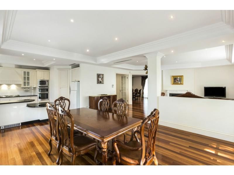 7 Maysbury Avenue, Brighton VIC 3186, Image 2