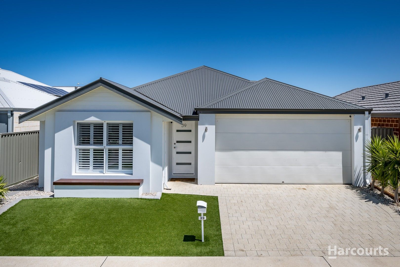 4 bedrooms House in 39 Longnor Parkway ALKIMOS WA, 6038