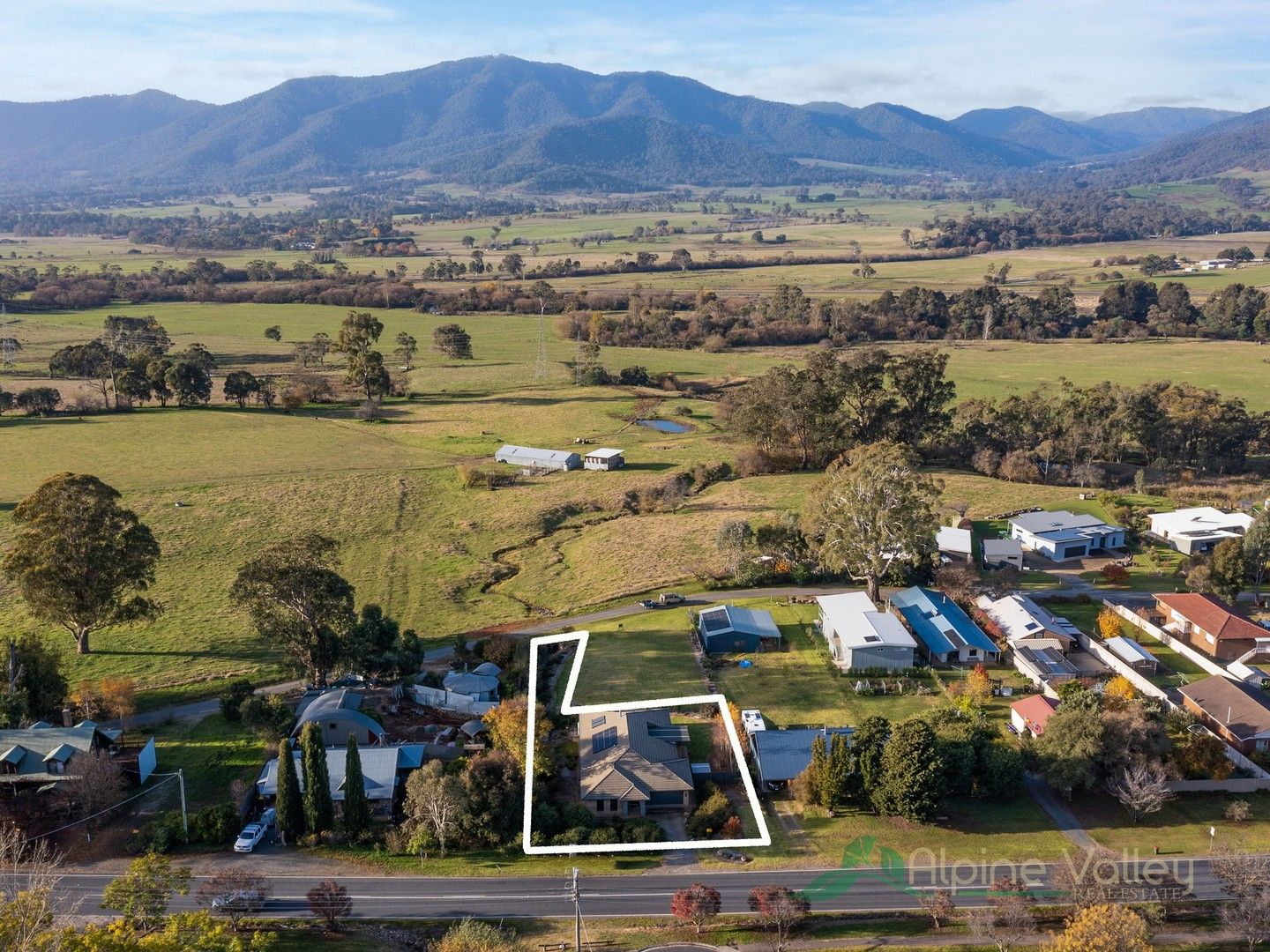 156 Kiewa Valley Highway, Tawonga South VIC 3698, Image 0