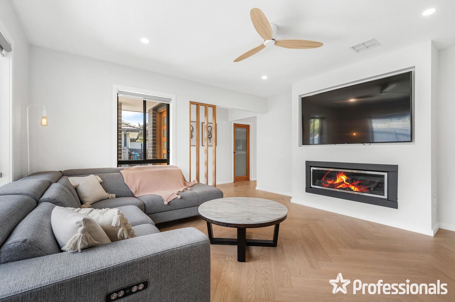 20a Wimbledon Court, Mooroolbark VIC 3138, Image 2