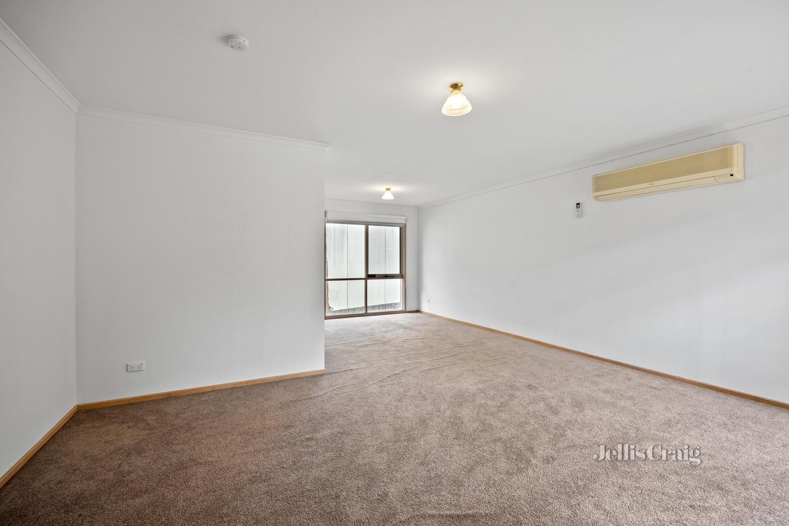 2/1 Wildwood Grove, Ringwood VIC 3134, Image 2