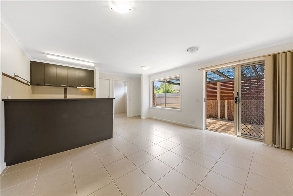 2/9 McNeill Avenue, East Geelong VIC 3219, Image 2