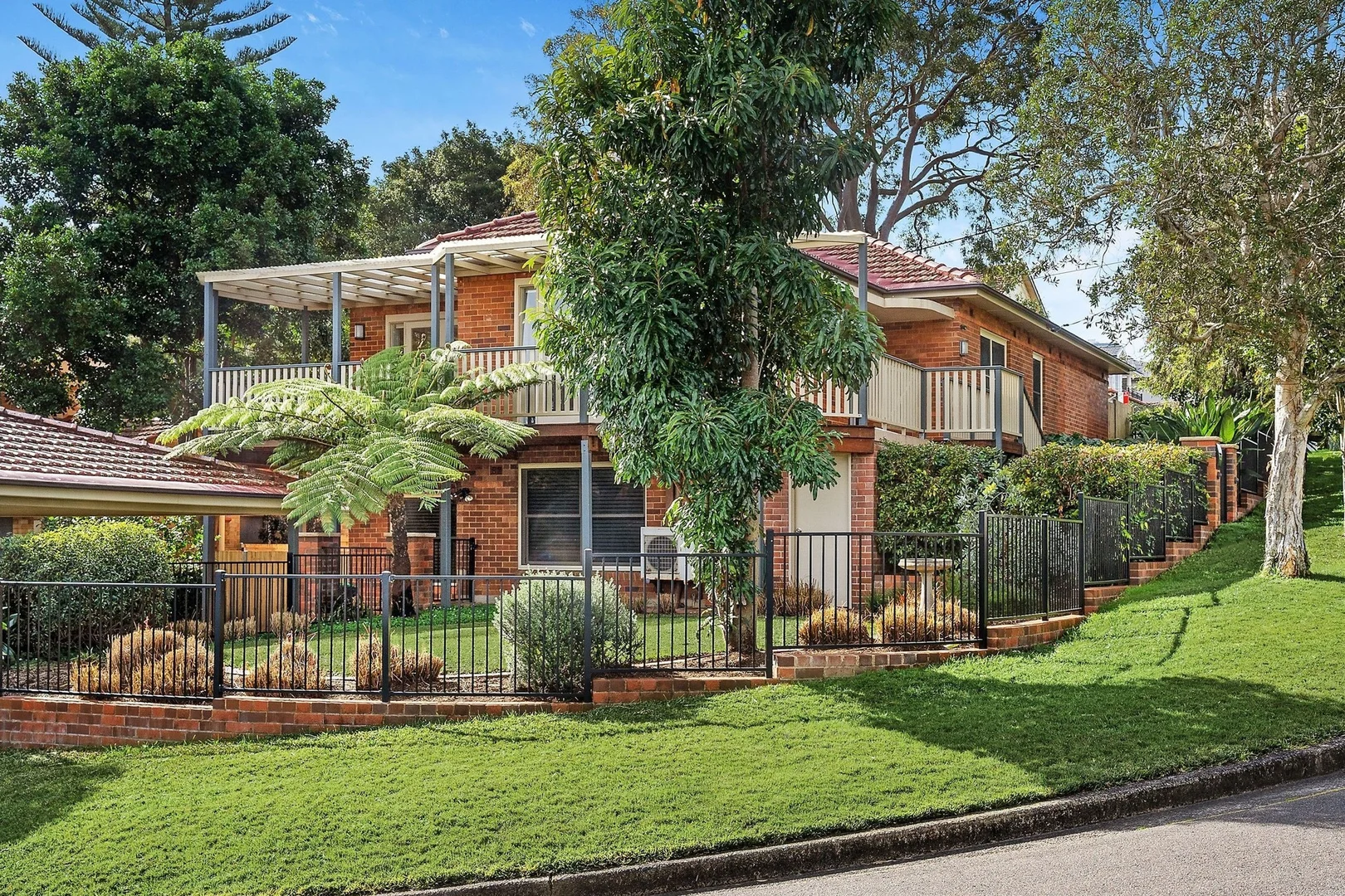 Additional image 12 of 2 Valleyview Crescent, Greenwich NSW 2065