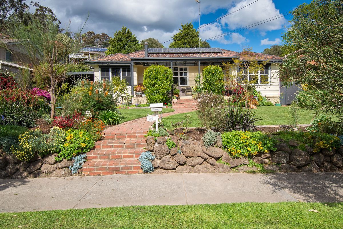 4 bedrooms House in 29 Willow Road UPPER FERNTREE GULLY VIC, 3156