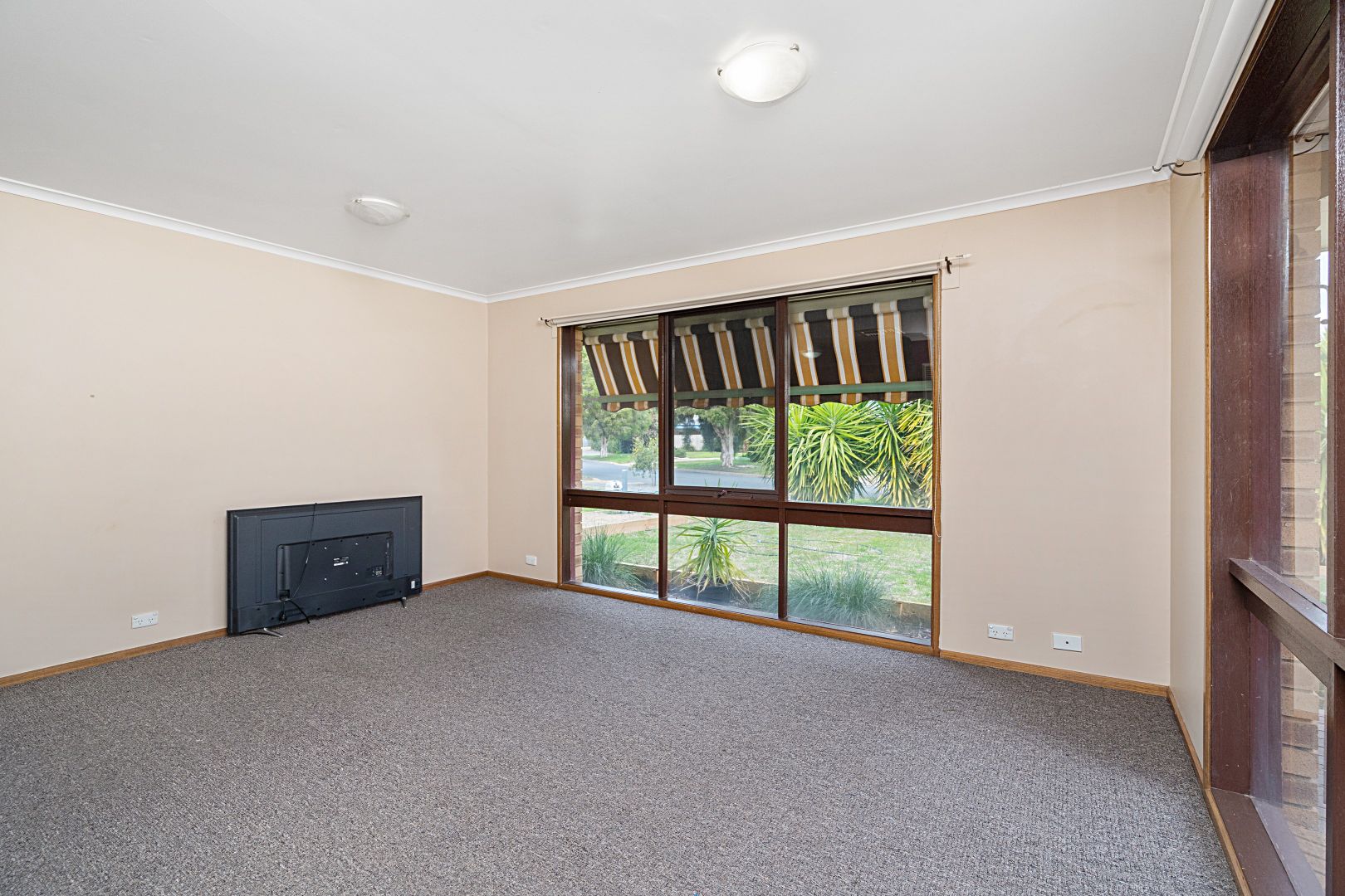 8 Lyons Crescent, Forest Hill NSW 2651, Image 2
