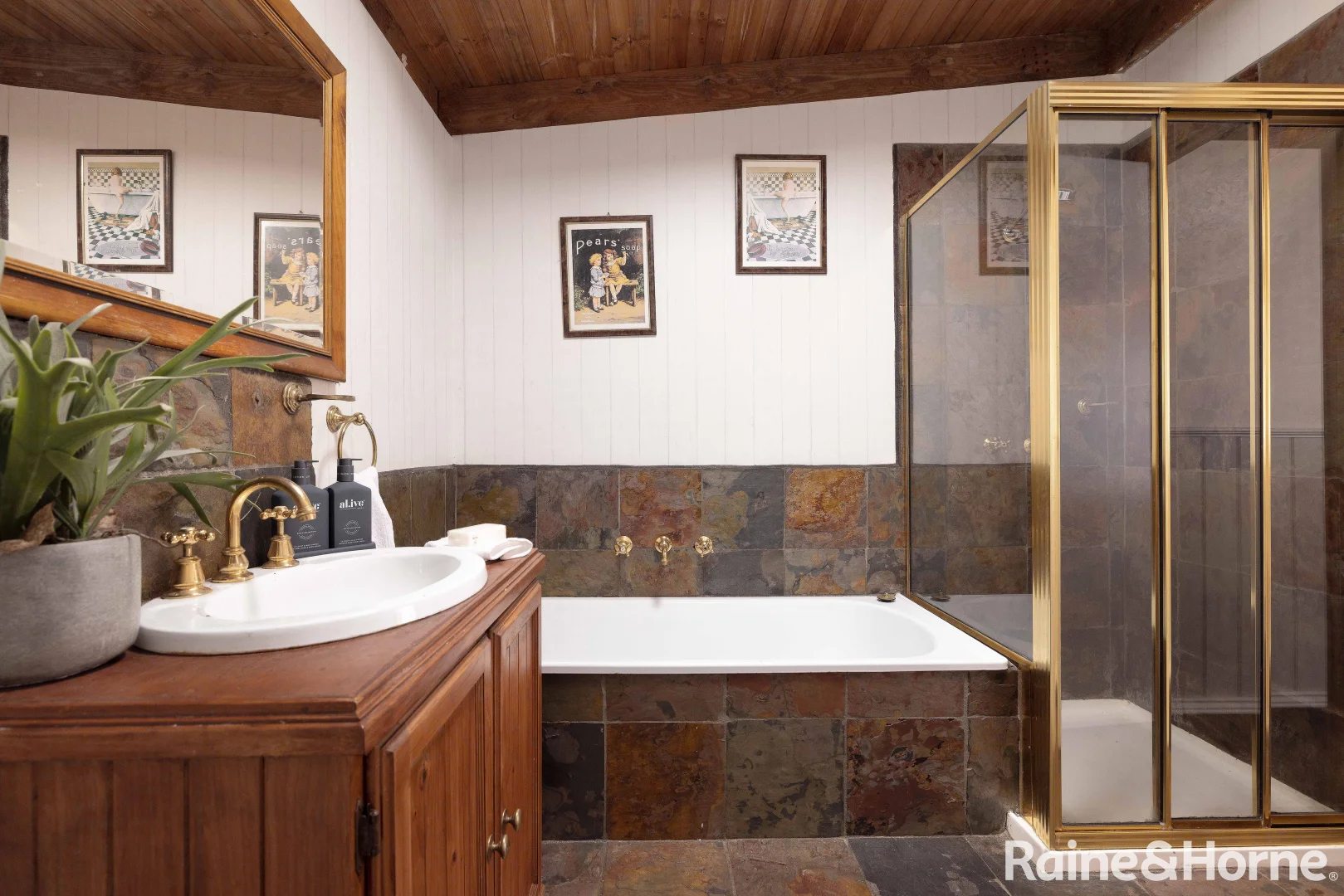 Additional image 12 of 90 Ellandee Crescent, Macedon VIC 3440