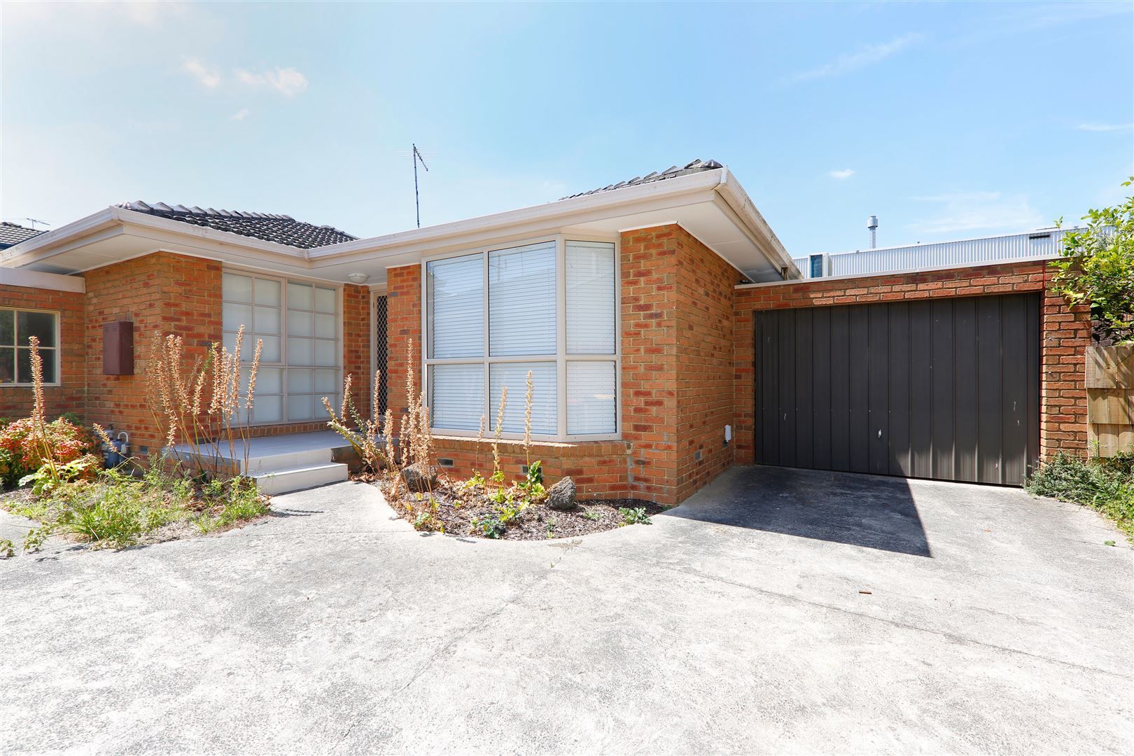 2 bedrooms Apartment / Unit / Flat in 2/114 Bogong Avenue GLEN WAVERLEY VIC, 3150