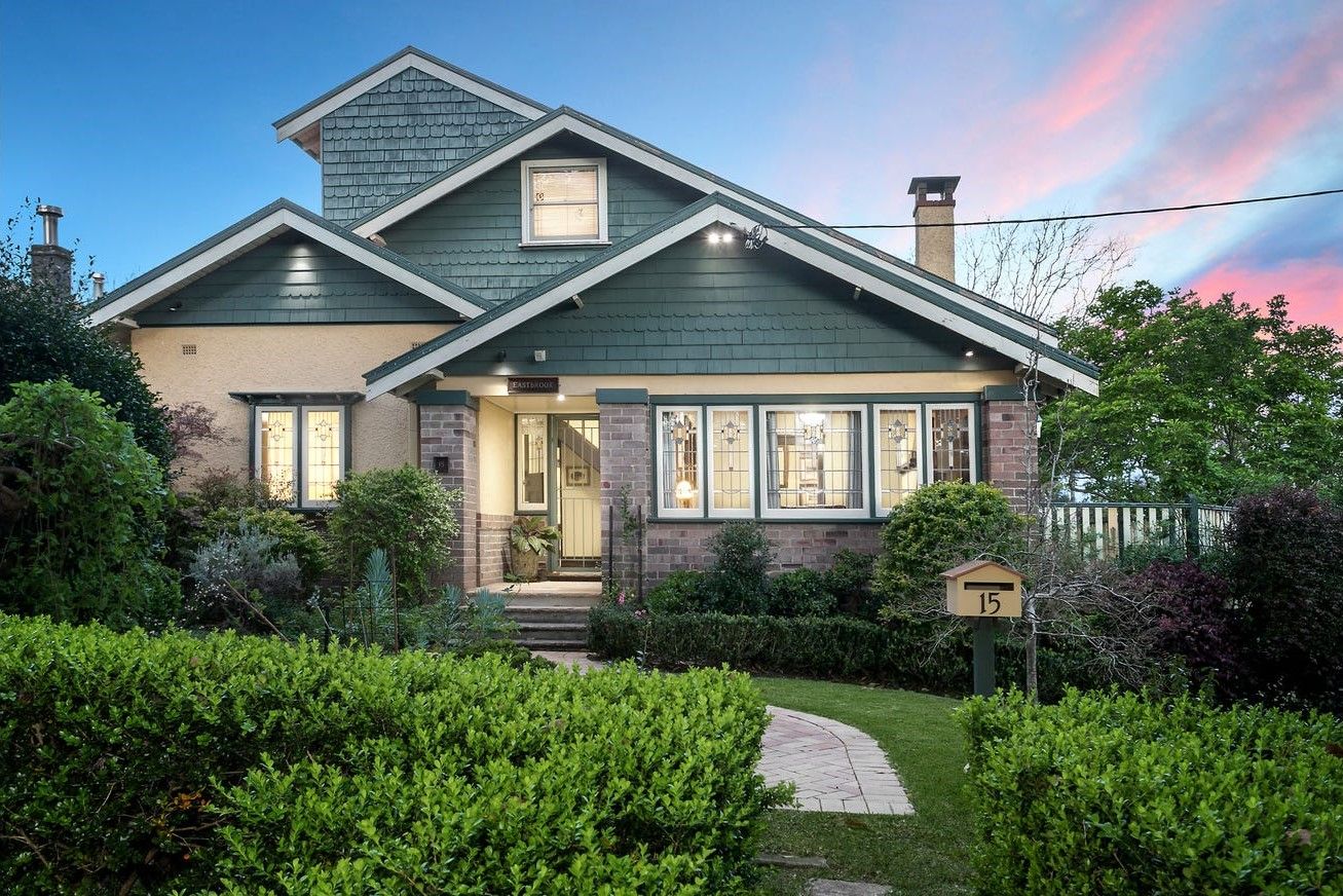 6 bedrooms House in 15 Halcyon Avenue WAHROONGA NSW, 2076