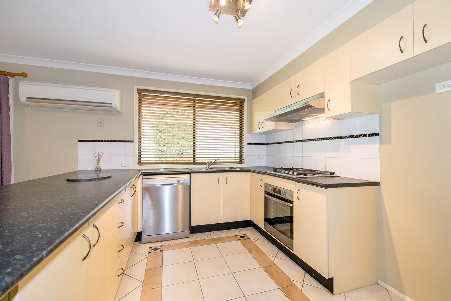 16 Roseville Terrace, Glenmore Park NSW 2745, Image 1