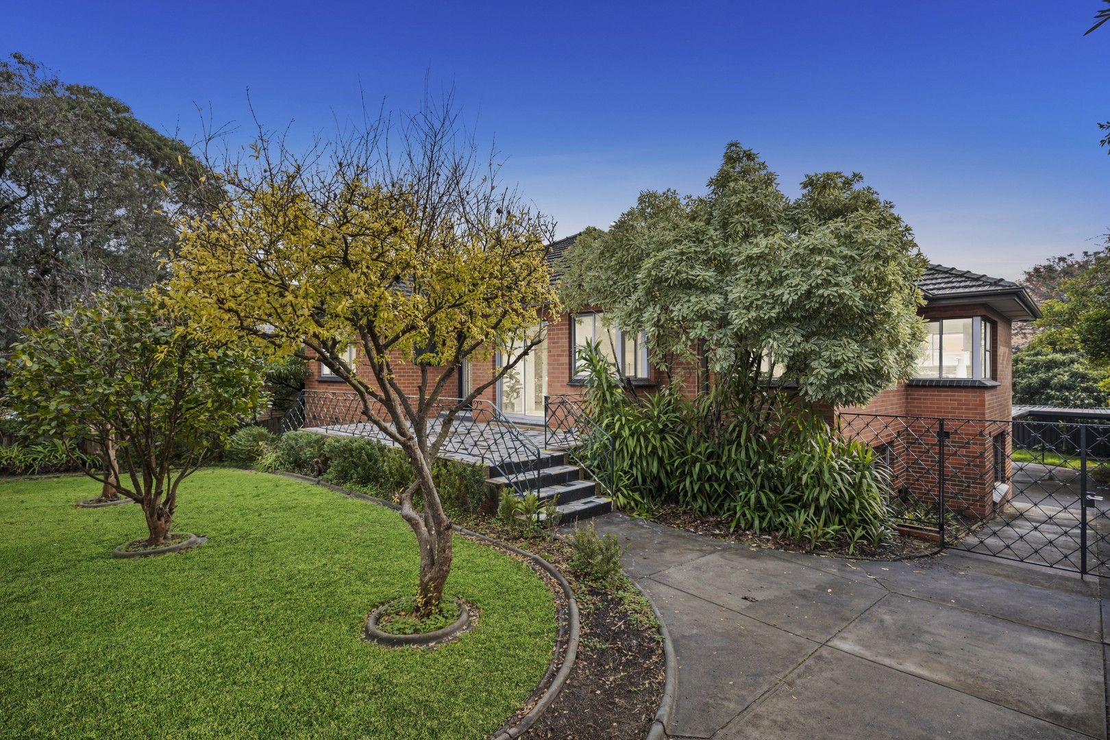 25 Essex Road, Mount Waverley VIC 3149, Image 0