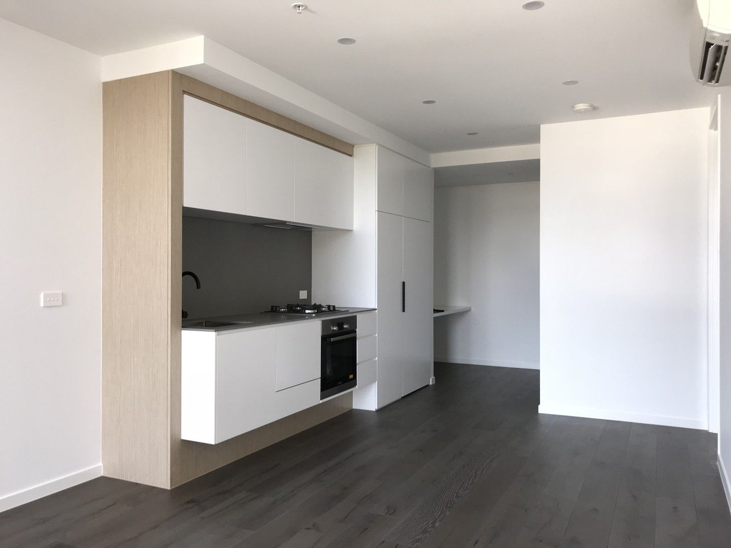 1 bedrooms Apartment / Unit / Flat in 804/51 Napoleon Street COLLINGWOOD VIC, 3066