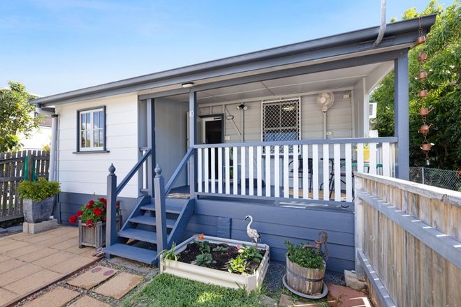 Picture of 10 Ninth Avenue, RAILWAY ESTATE QLD 4810