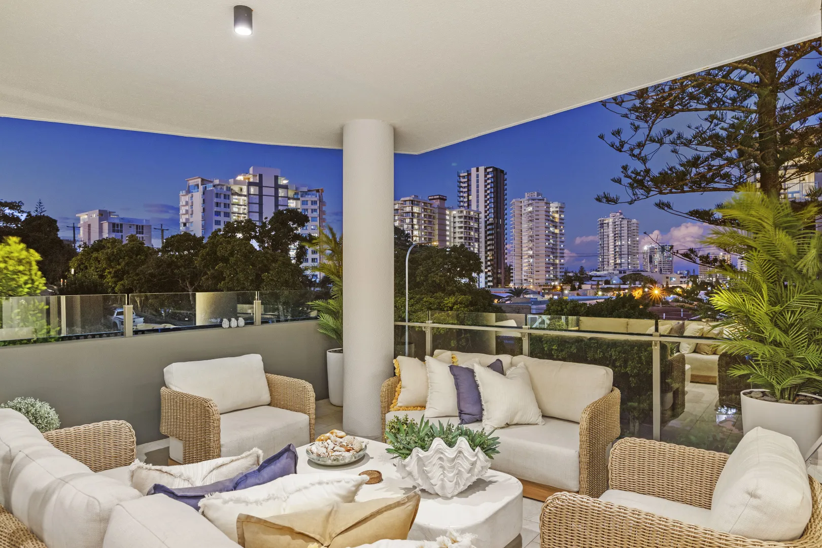 Luxe Apartment Boasting Supreme Seclusion, Private Access and Vast Alfresco Oasis - View 4