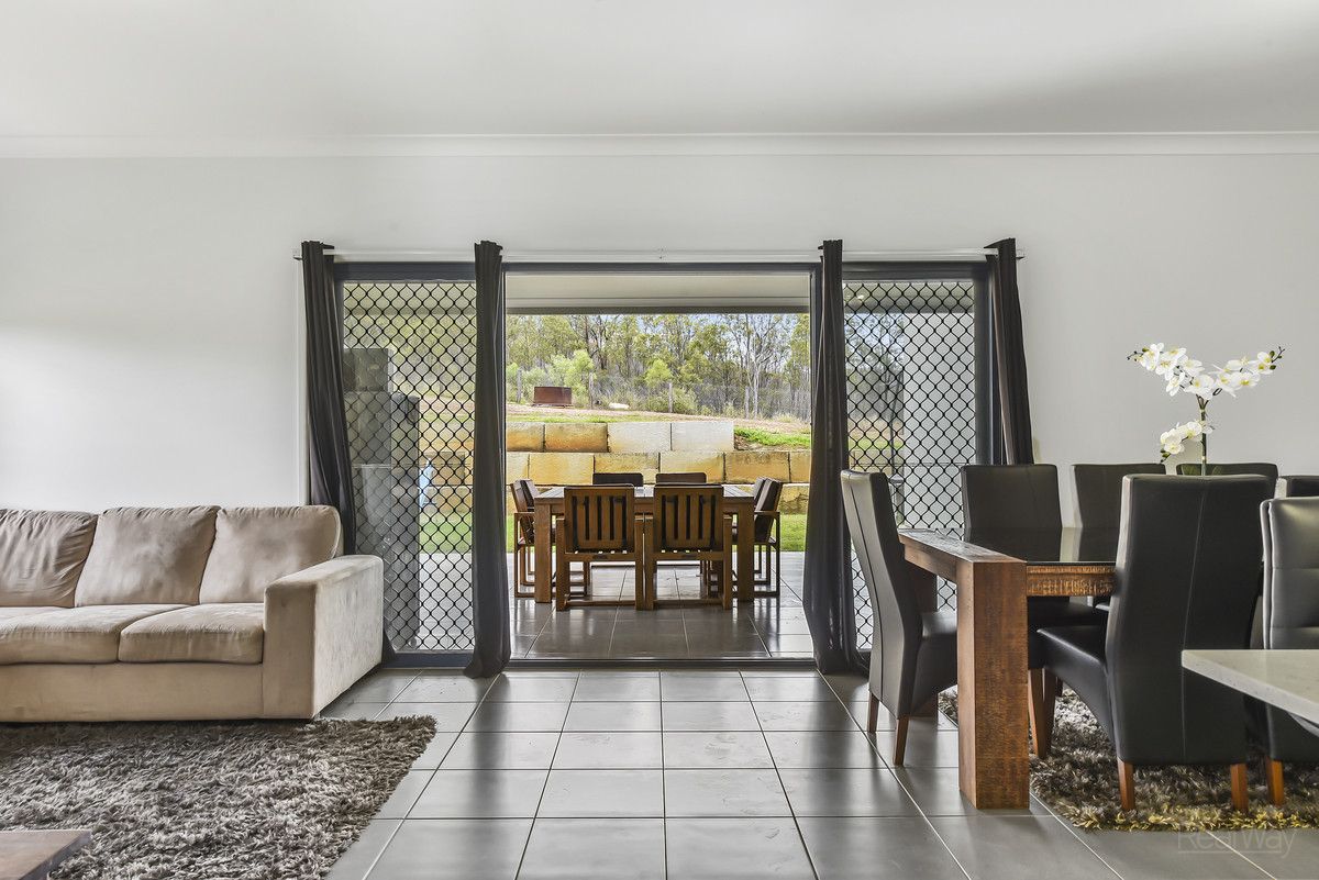 9 Greenwood Place, Withcott QLD 4352, Image 2