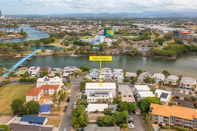 Picture of 2/4 Anembo Street, CHEVRON ISLAND QLD 4217