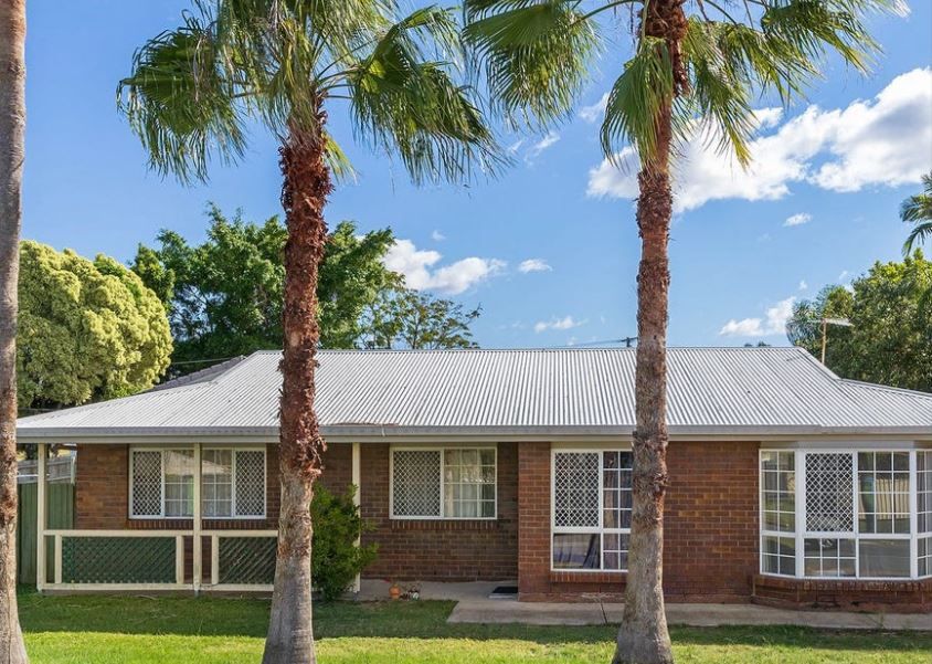 3 bedrooms House in 1 Serissa Street CRESTMEAD QLD, 4132