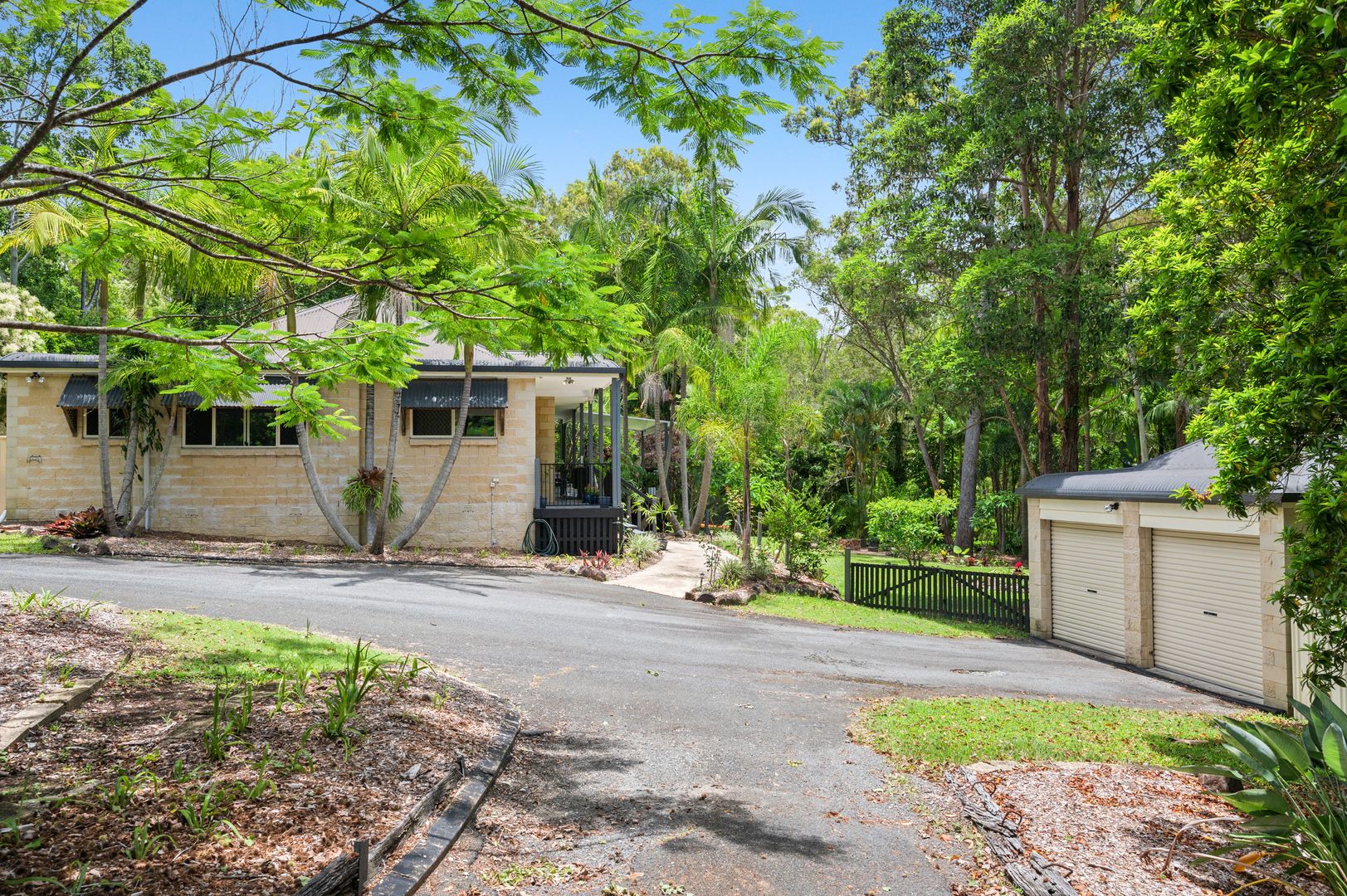 123 Castle Hill Drive North, Gaven QLD 4211, Image 2