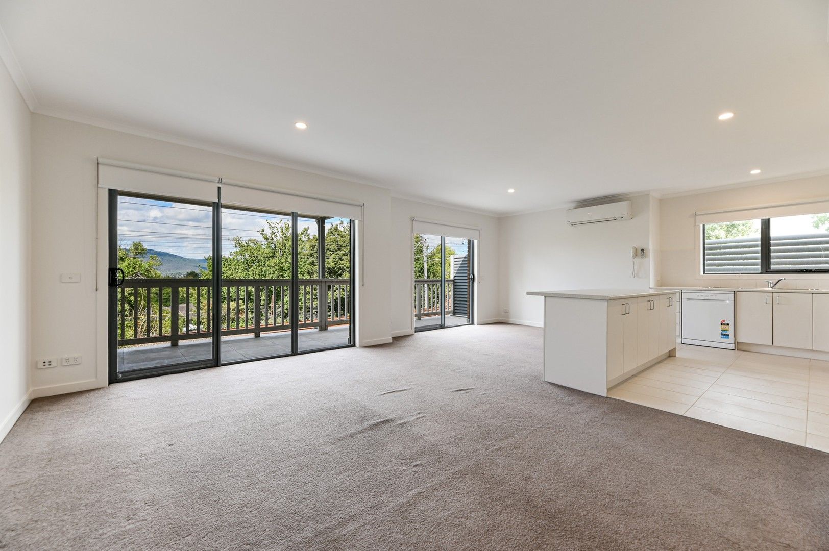 1 bedrooms Apartment / Unit / Flat in 2/12-14 Wicklow Avenue CROYDON VIC, 3136
