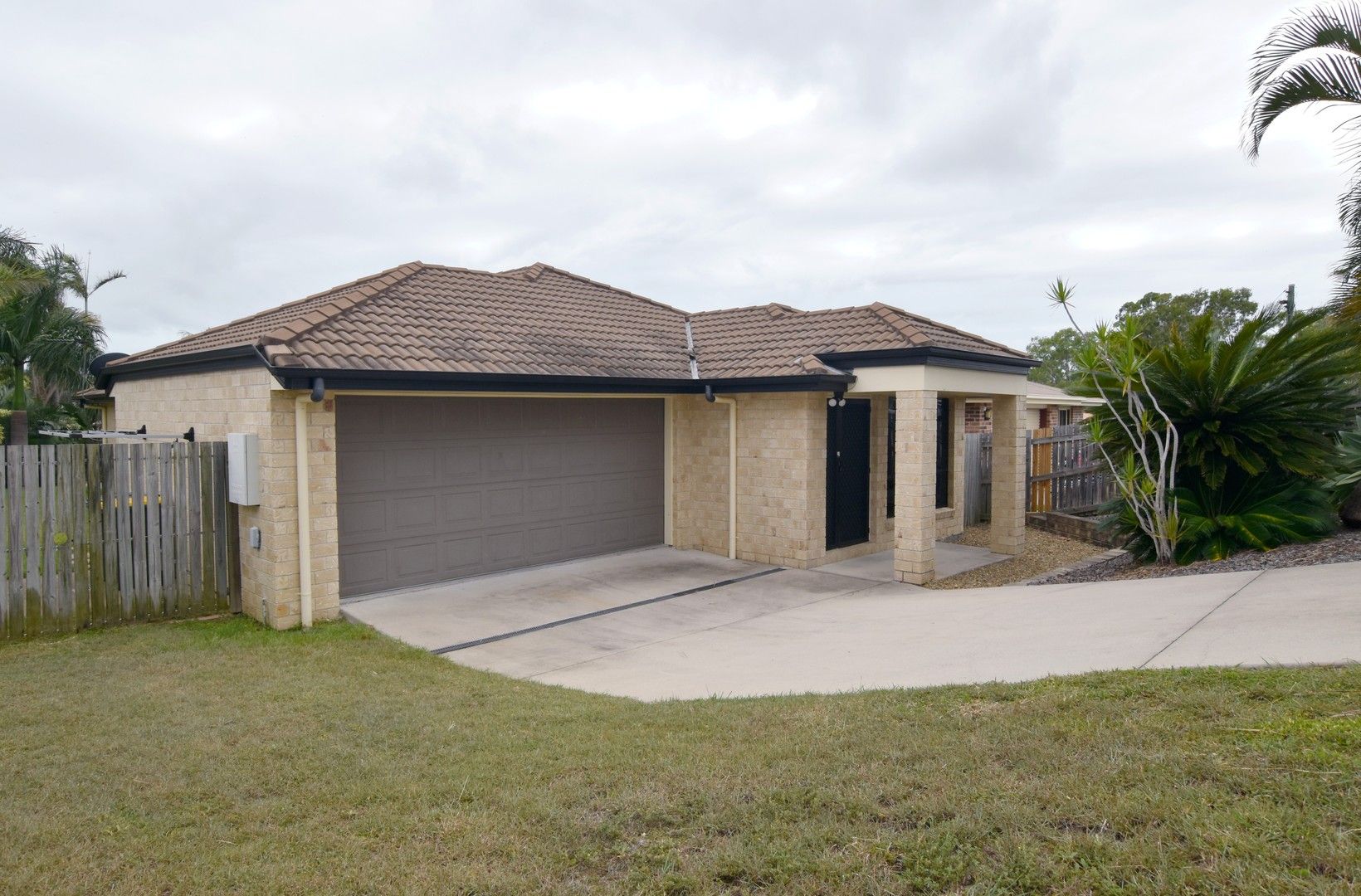 4 bedrooms House in 10 Richard Street BOYNE ISLAND QLD, 4680