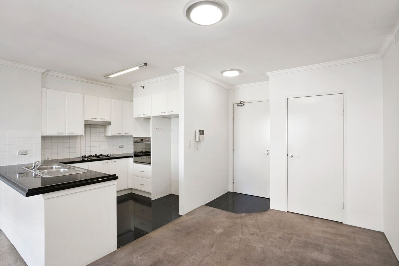 2 bedrooms Apartment / Unit / Flat in 196/14 Brown Street CHATSWOOD NSW, 2067