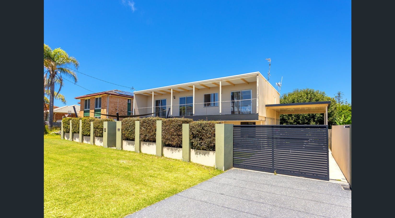4 bedrooms House in 18 Kolang Street OLD BAR NSW, 2430