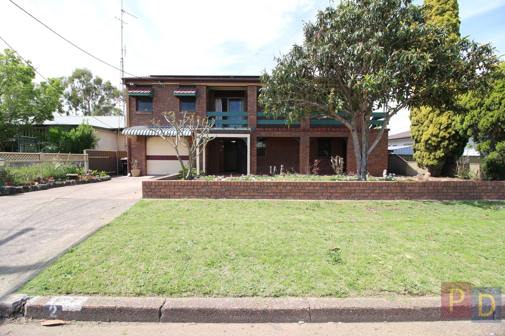 5 bedrooms House in 2 Deakin Avenue SINGLETON NSW, 2330
