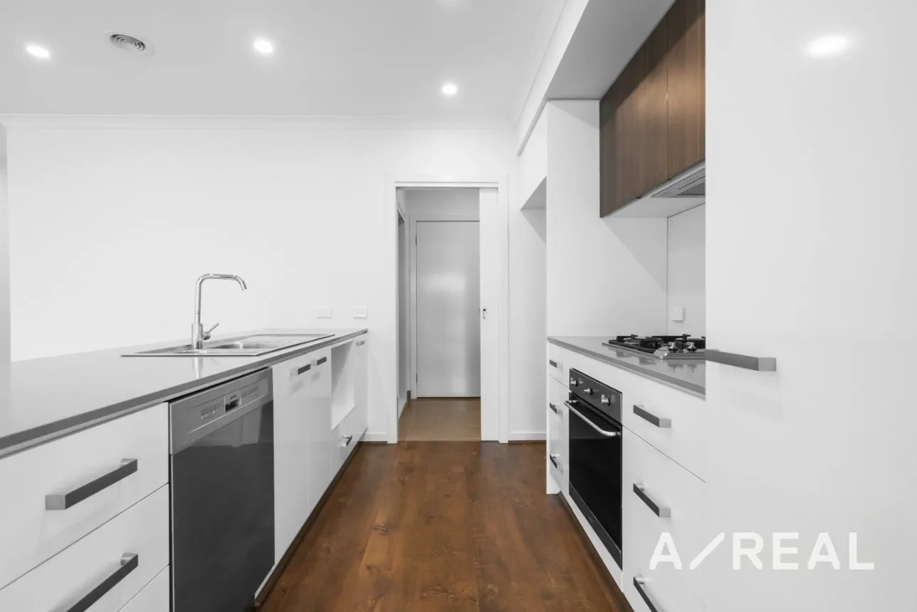Modern Elegance Meets Convenience in the Heart of Point Cook - Widok 3