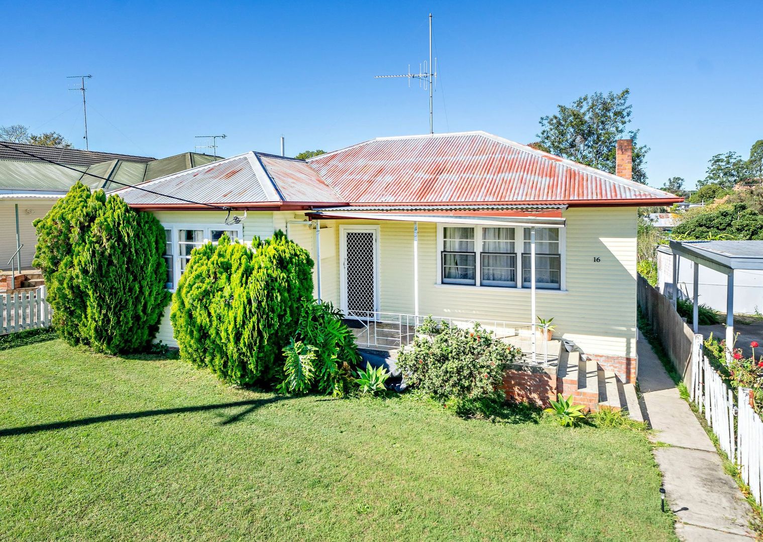 2 bedrooms House in 16 Richardson Street TAREE NSW, 2430