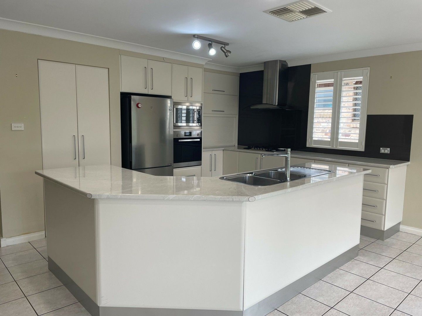 4 bedrooms House in 2 Matilda Place HILLVUE NSW, 2340