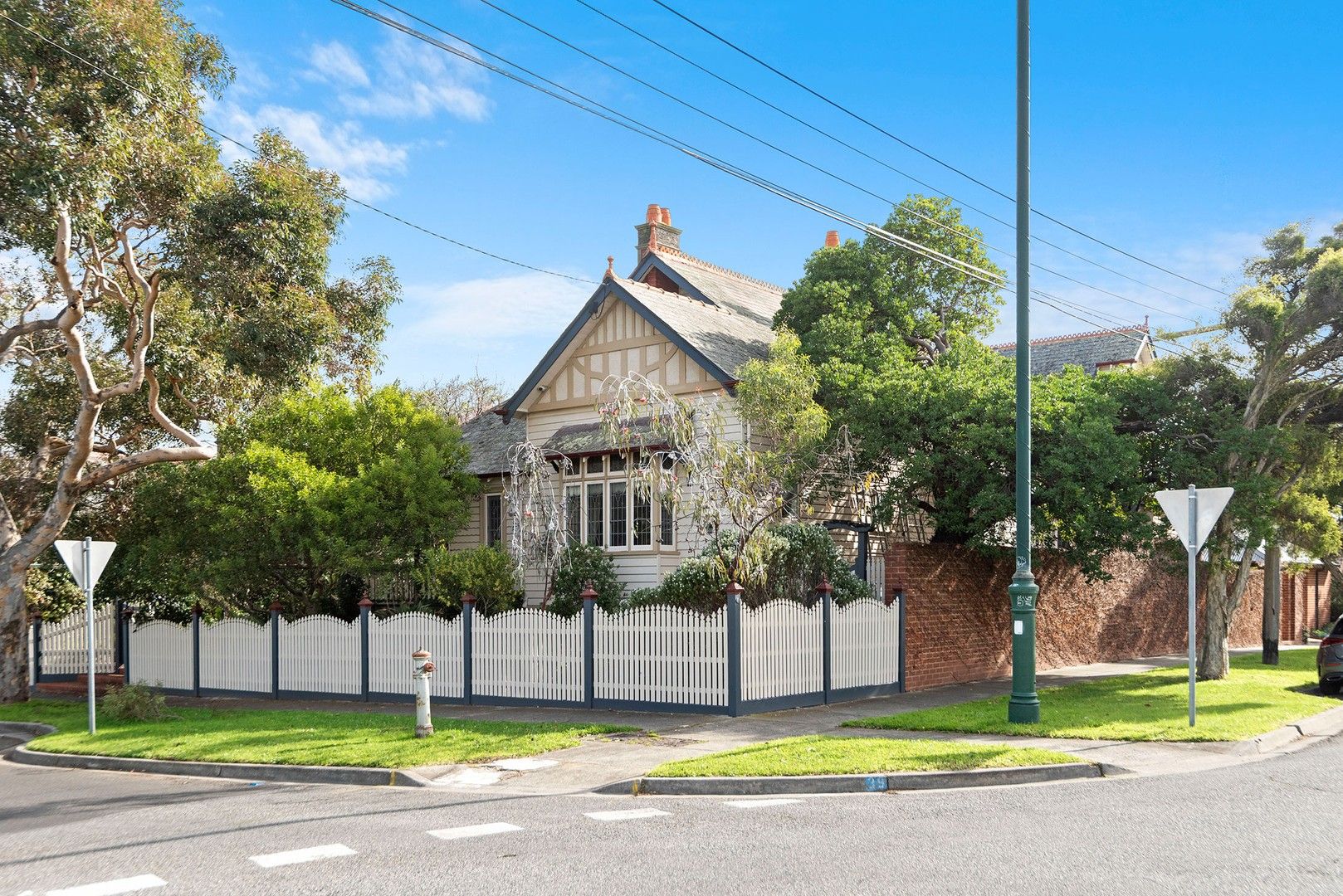 5 bedrooms House in 39 Service Street HAMPTON VIC, 3188
