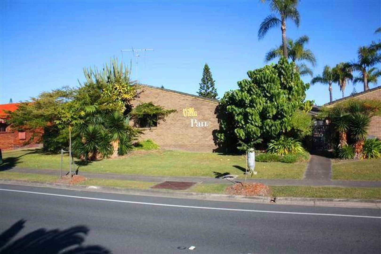 2 bedrooms Apartment / Unit / Flat in 1/4 Duet Drive MERMAID WATERS QLD, 4218