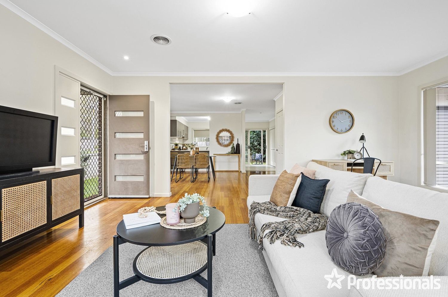 9 Heath Close, Mooroolbark VIC 3138, Image 2