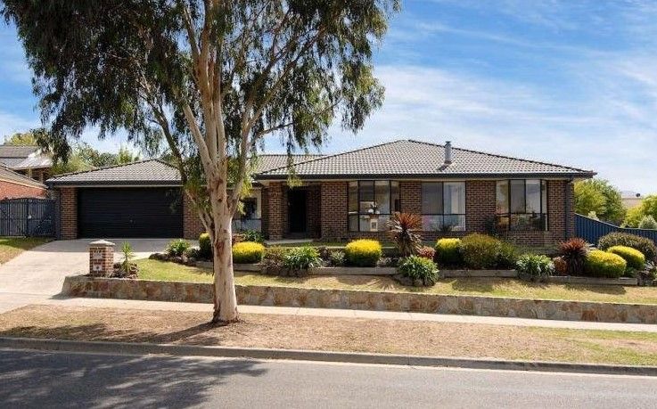 4 bedrooms House in 77 Shinners Avenue NARRE WARREN VIC, 3805