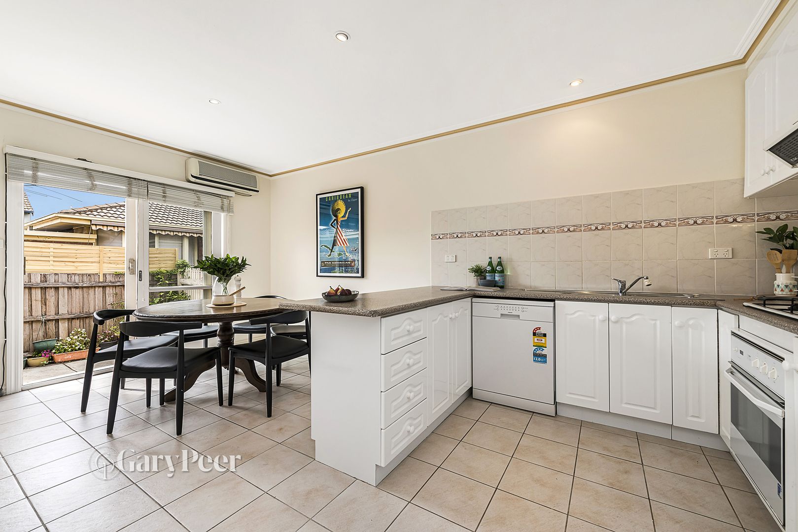 2/9 Macgowan Avenue, Glen Huntly VIC 3163, Image 2