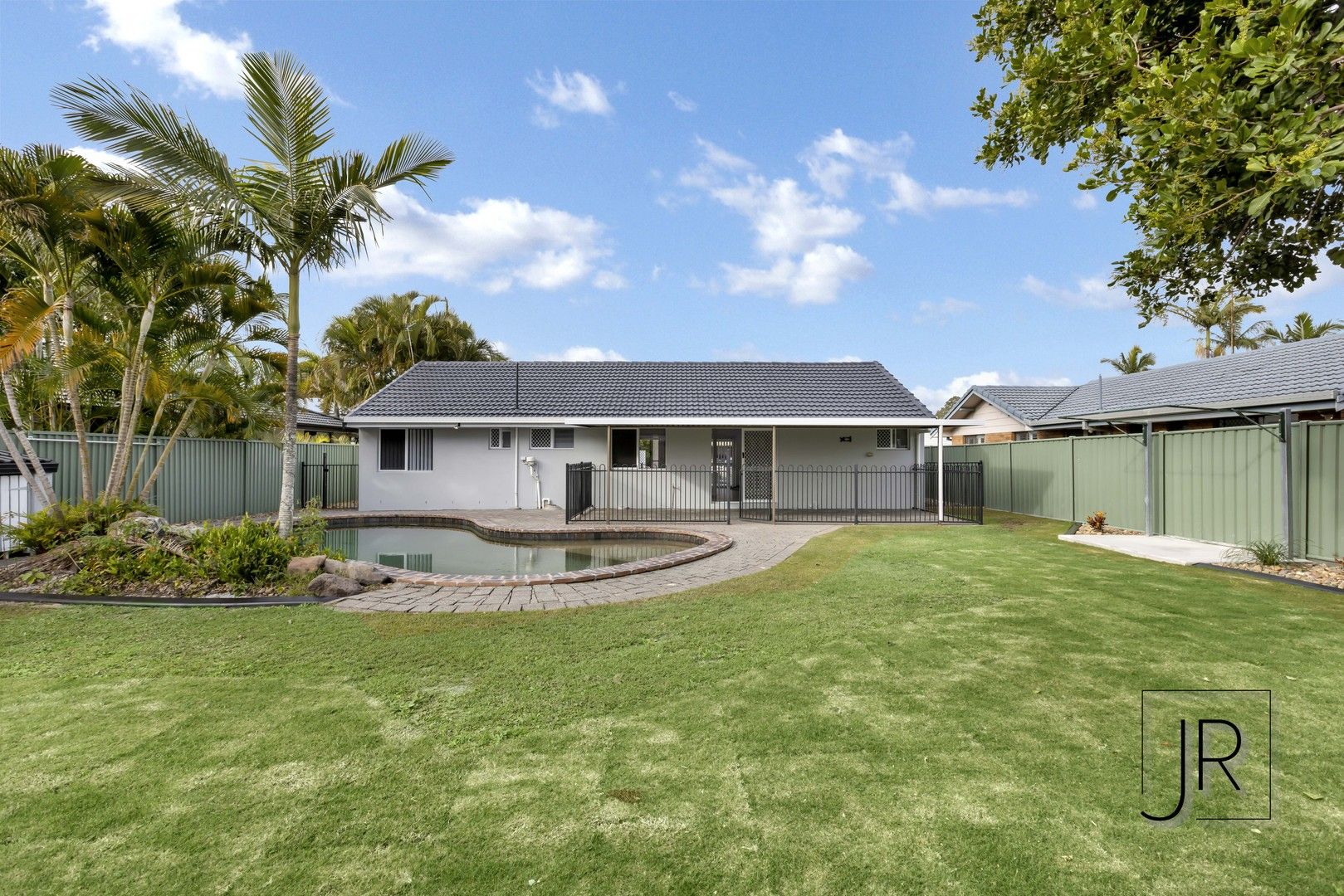 4 bedrooms House in 128 Oceanic Drive MERMAID WATERS QLD, 4218