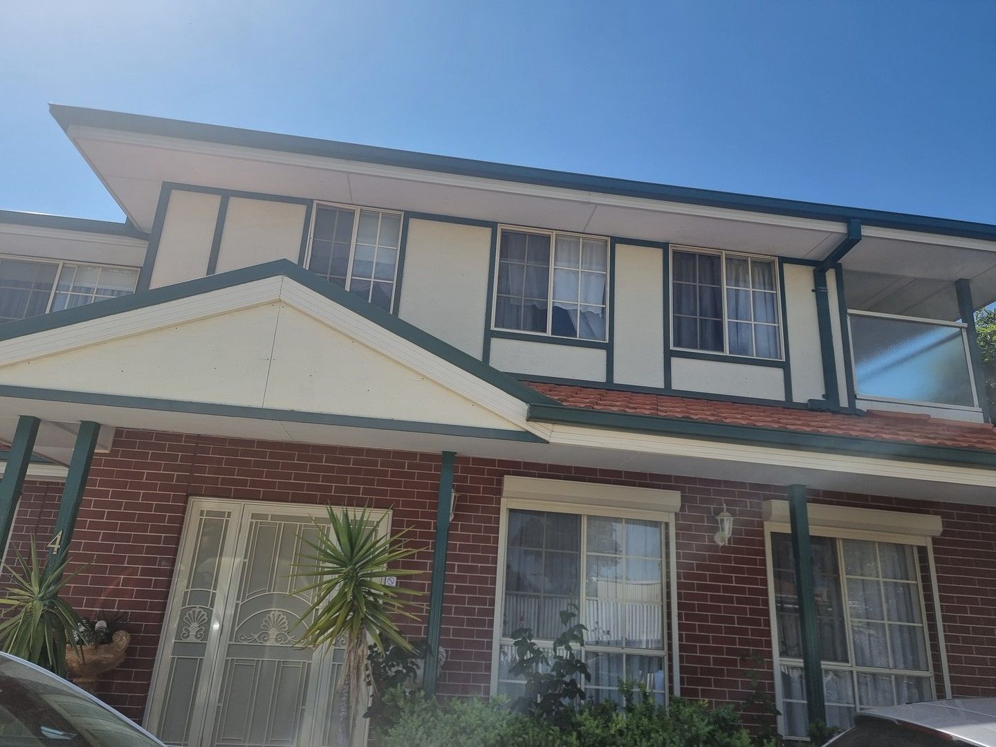 3 bedrooms Apartment / Unit / Flat in 4/54 East Esplanade ST ALBANS VIC, 3021