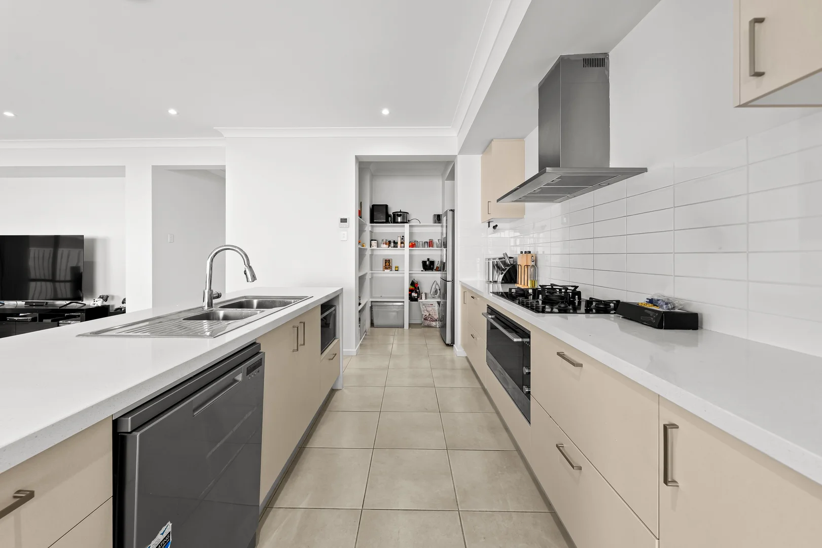 Additional image 2 of 8 Lakeshore Crescent, Willawong QLD 4110