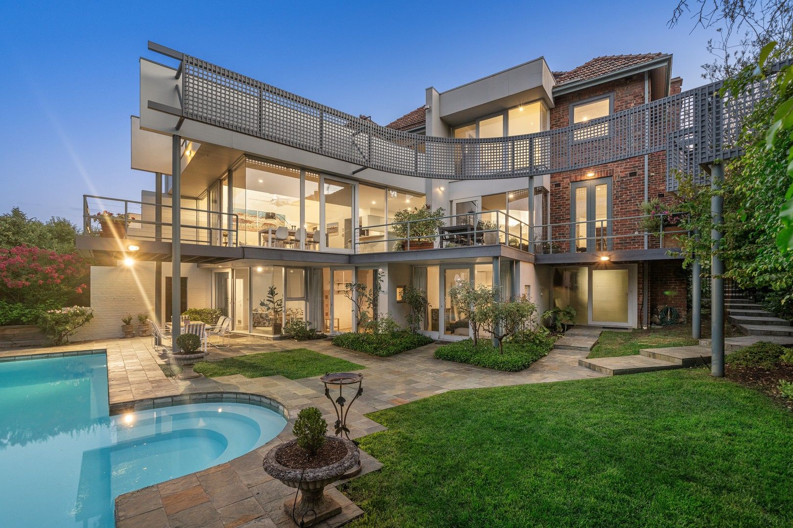 4 bedrooms House in 33 Somers Avenue MALVERN VIC, 3144