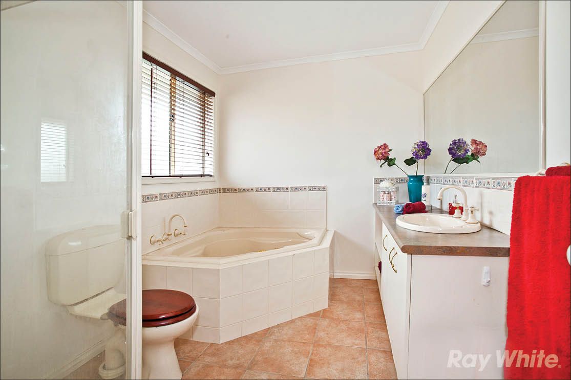 3 bedrooms House in 54 Gearon Avenue ROWVILLE VIC, 3178