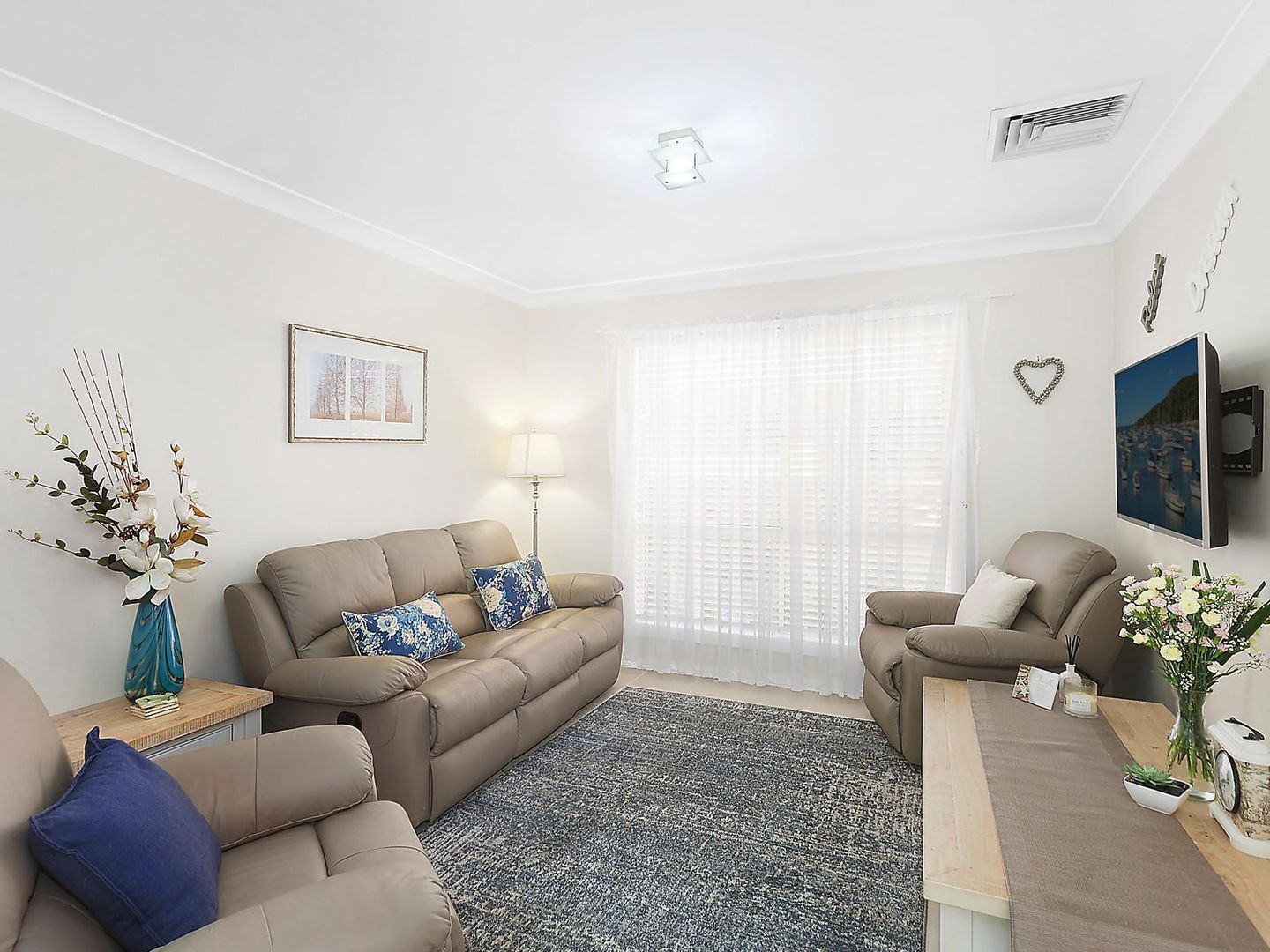 1/156 Albany Street, Point Frederick NSW 2250, Image 1