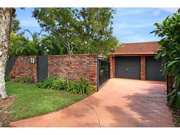 19 Urquhart Street, Carindale QLD 4152