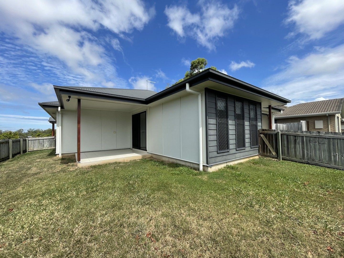 3 bedrooms Duplex in 1/42 Bangalow Street MORAYFIELD QLD, 4506