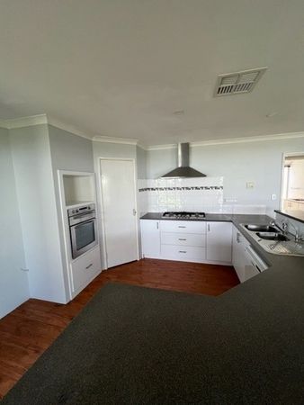 7 Rayner Promenade, Lakelands WA 6180, Image 2