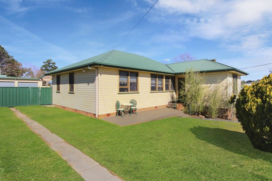 121 Naas Street, Tenterfield NSW 2372, Image 2