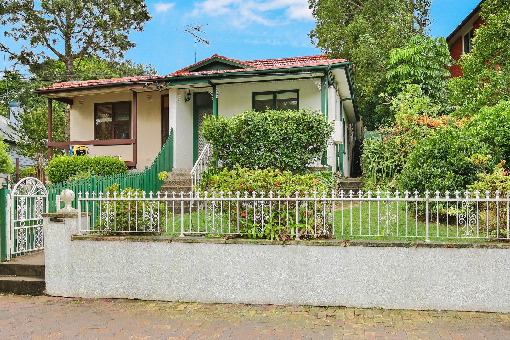 3 bedrooms House in 33 Ness Avenue DULWICH HILL NSW, 2203