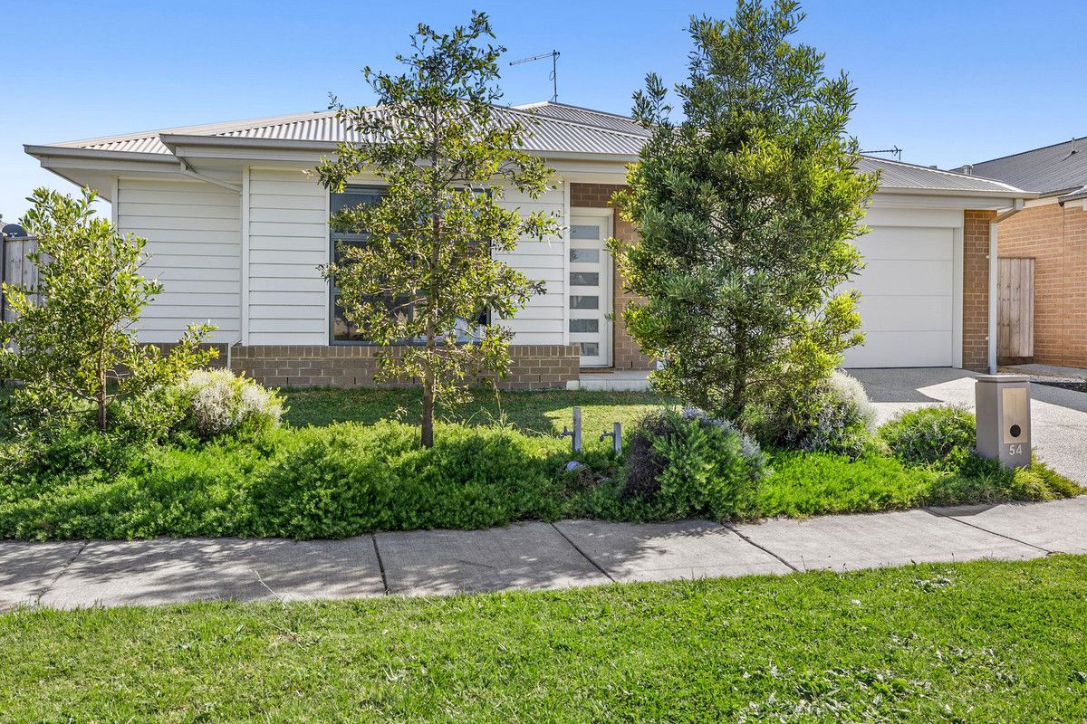 4 bedrooms House in 54 Devereux Way CHARLEMONT VIC, 3217