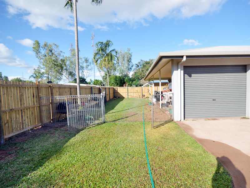 4/4 Transmission Street, Rocky Point QLD 4874, Image 2