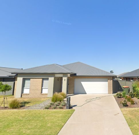4 bedrooms House in 10 Fin Street FERN BAY NSW, 2295