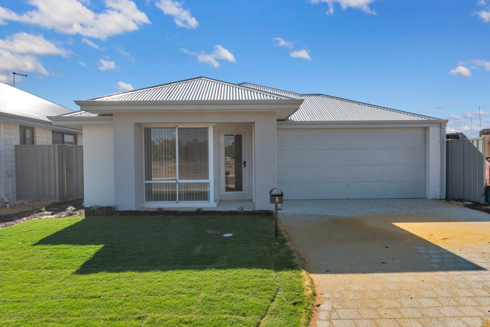 4 bedrooms House in 5 Caspian Chase BYFORD WA, 6122